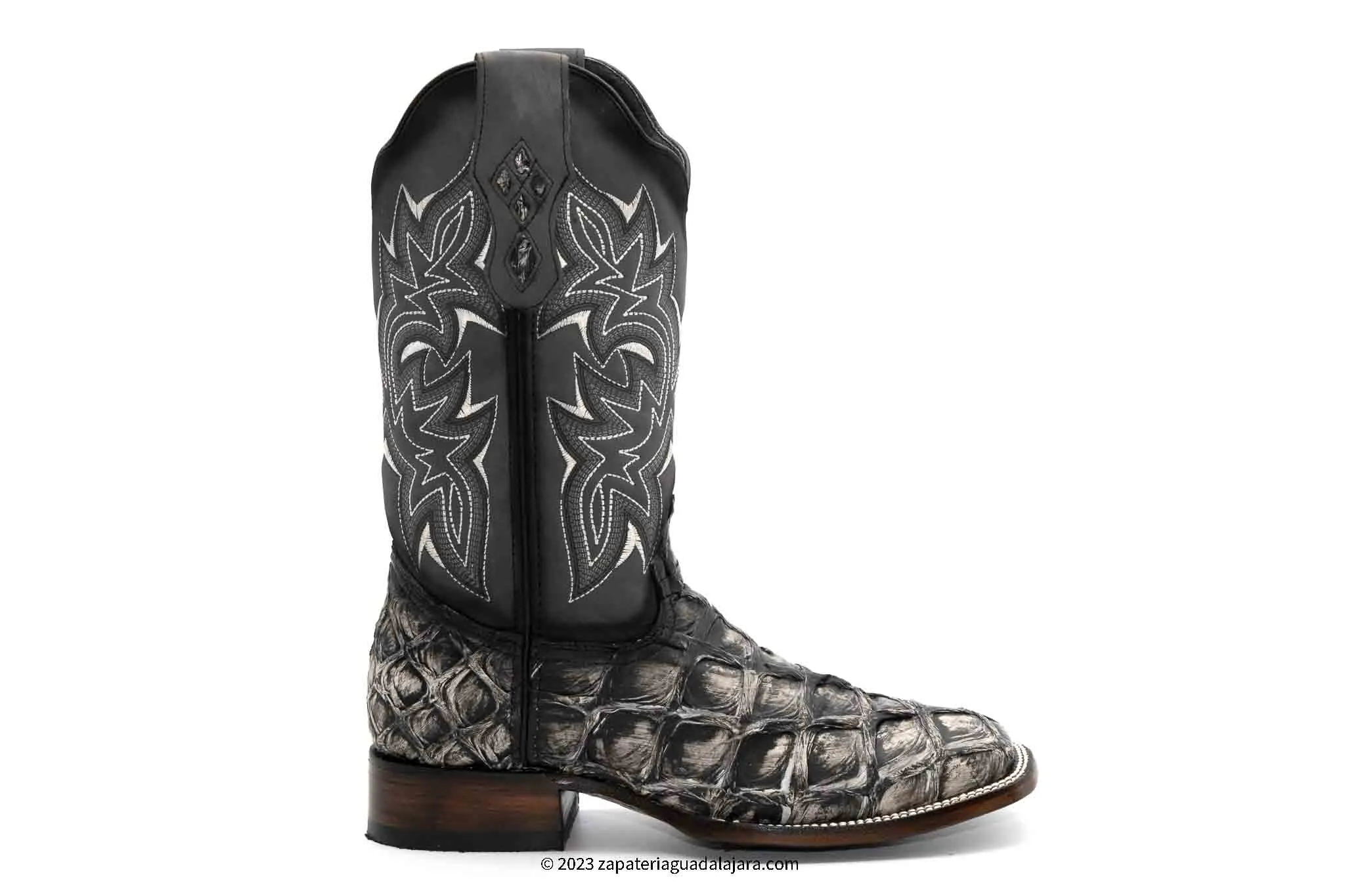 JB761 WIDE SQUARE TOE PIRARUCU RUSTIC