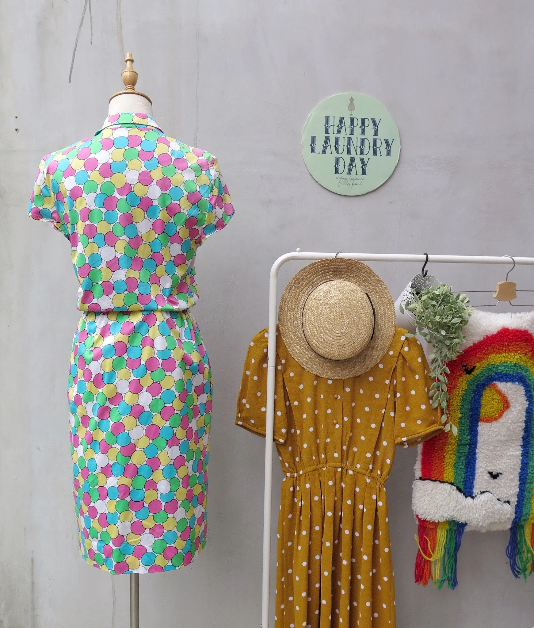 Up up and away! | Vintage 1980s colourful balloons print Shirt Dress