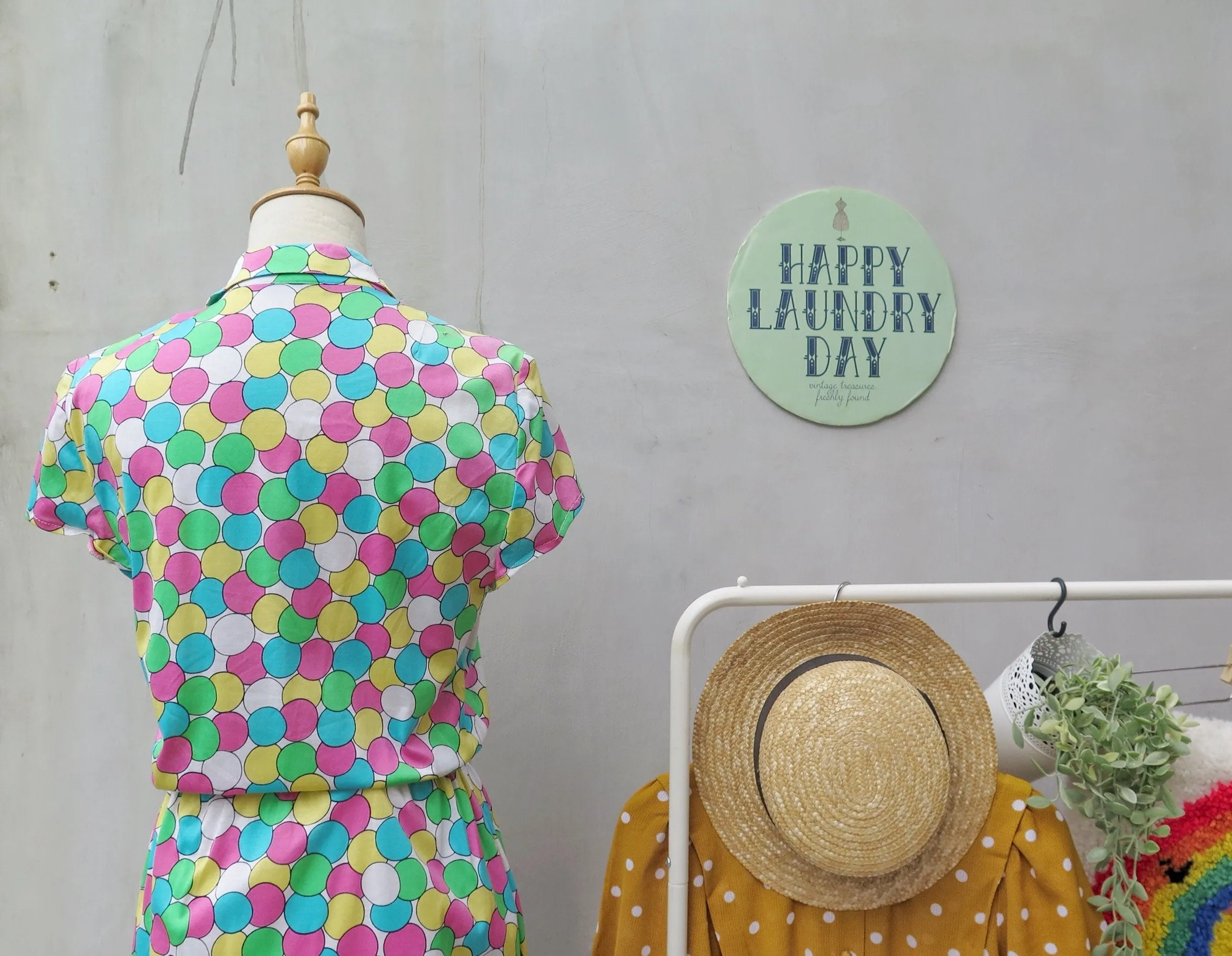 Up up and away! | Vintage 1980s colourful balloons print Shirt Dress