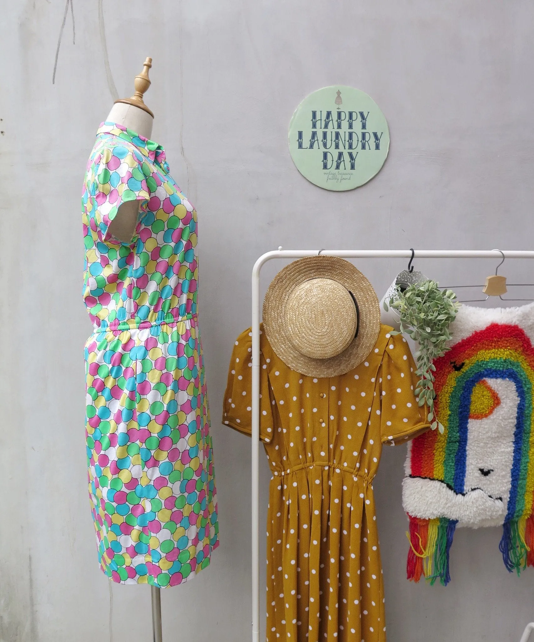 Up up and away! | Vintage 1980s colourful balloons print Shirt Dress