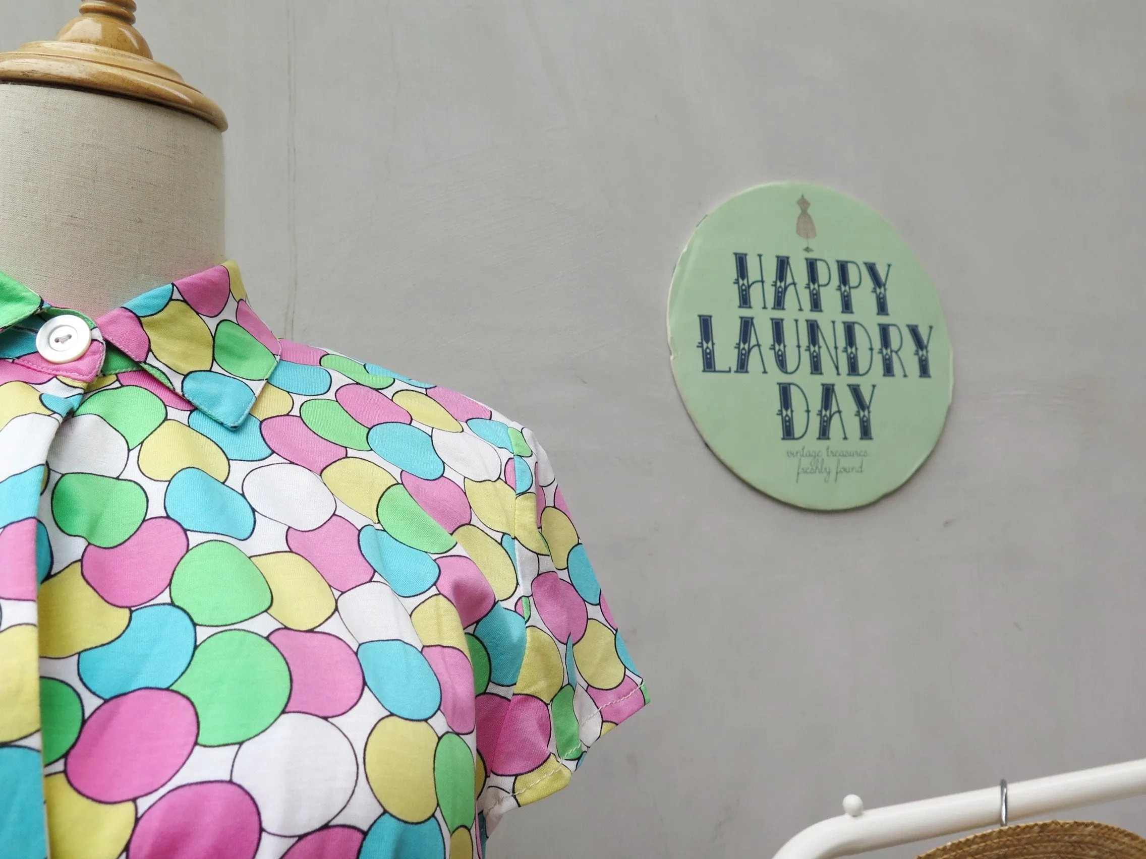 Up up and away! | Vintage 1980s colourful balloons print Shirt Dress